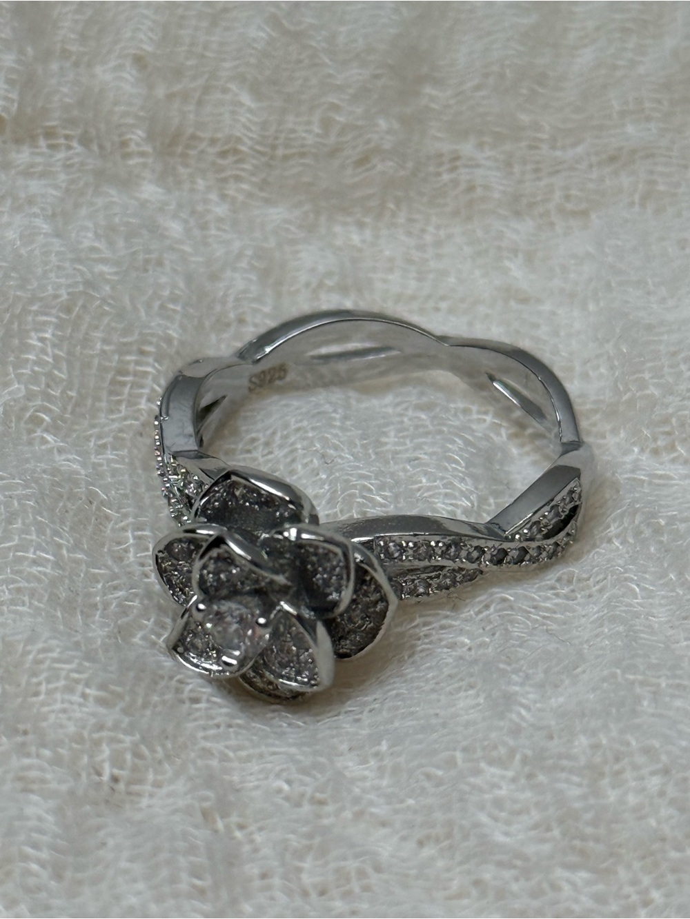 925 Sterling Silver Floral Pavé Ring in Silver, Size 6